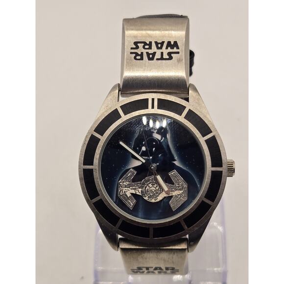 Limited Edition Fossil LI-1625 STARWARS Darth Vader Men's Silver Watch. #4930 - Picture 1 of 9